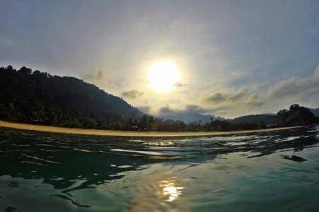 Beachfront Hut Upstairs Astra - Beach Shack Chalet Kampong Juara Esterno foto