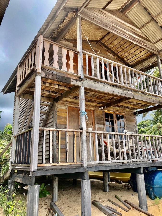 Beachfront Hut Upstairs Astra - Beach Shack Chalet Kampong Juara Esterno foto