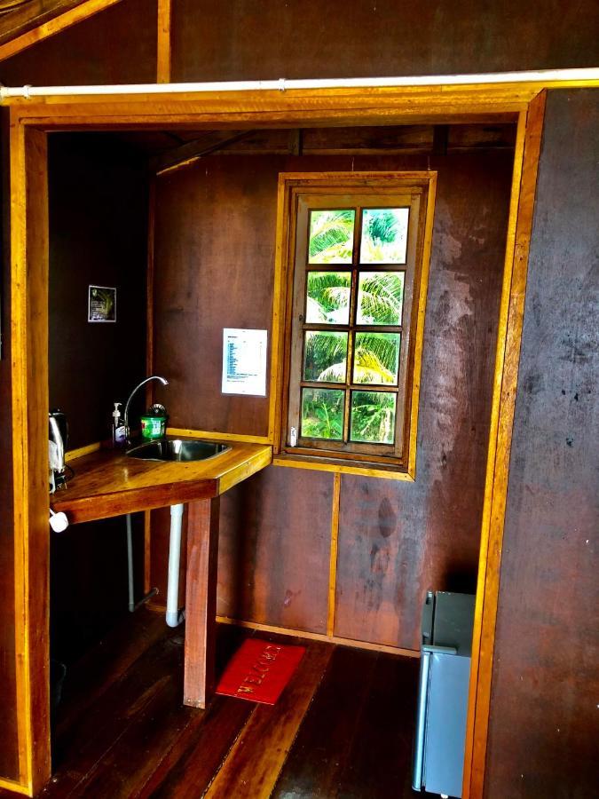 Beachfront Hut Upstairs Astra - Beach Shack Chalet Kampong Juara Esterno foto
