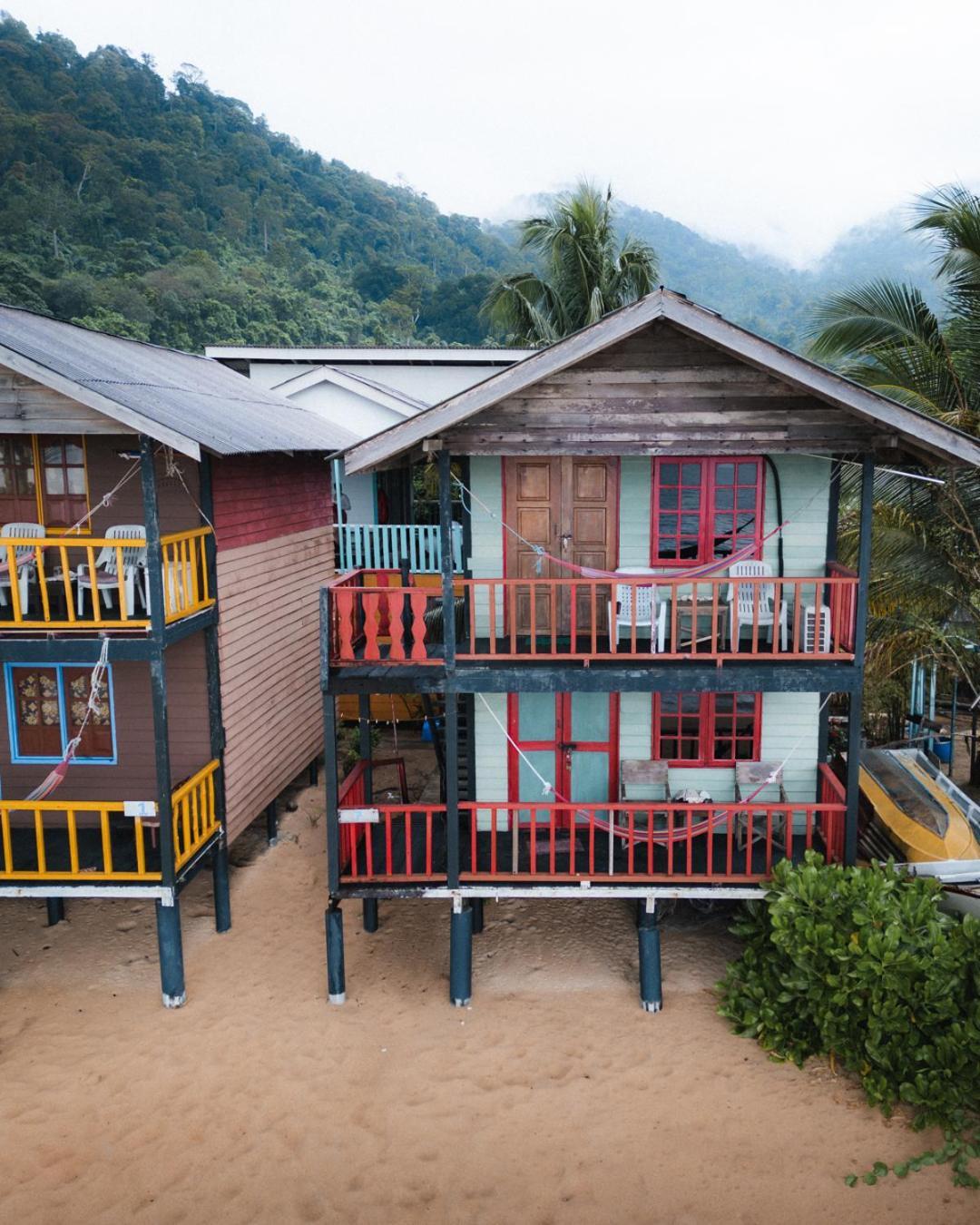Beachfront Hut Upstairs Astra - Beach Shack Chalet Kampong Juara Esterno foto