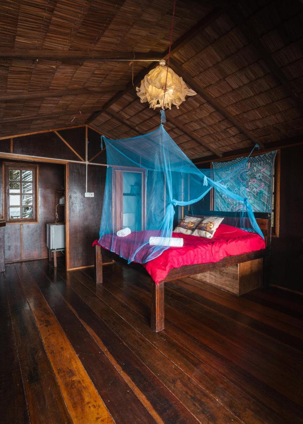 Beachfront Hut Upstairs Astra - Beach Shack Chalet Kampong Juara Esterno foto